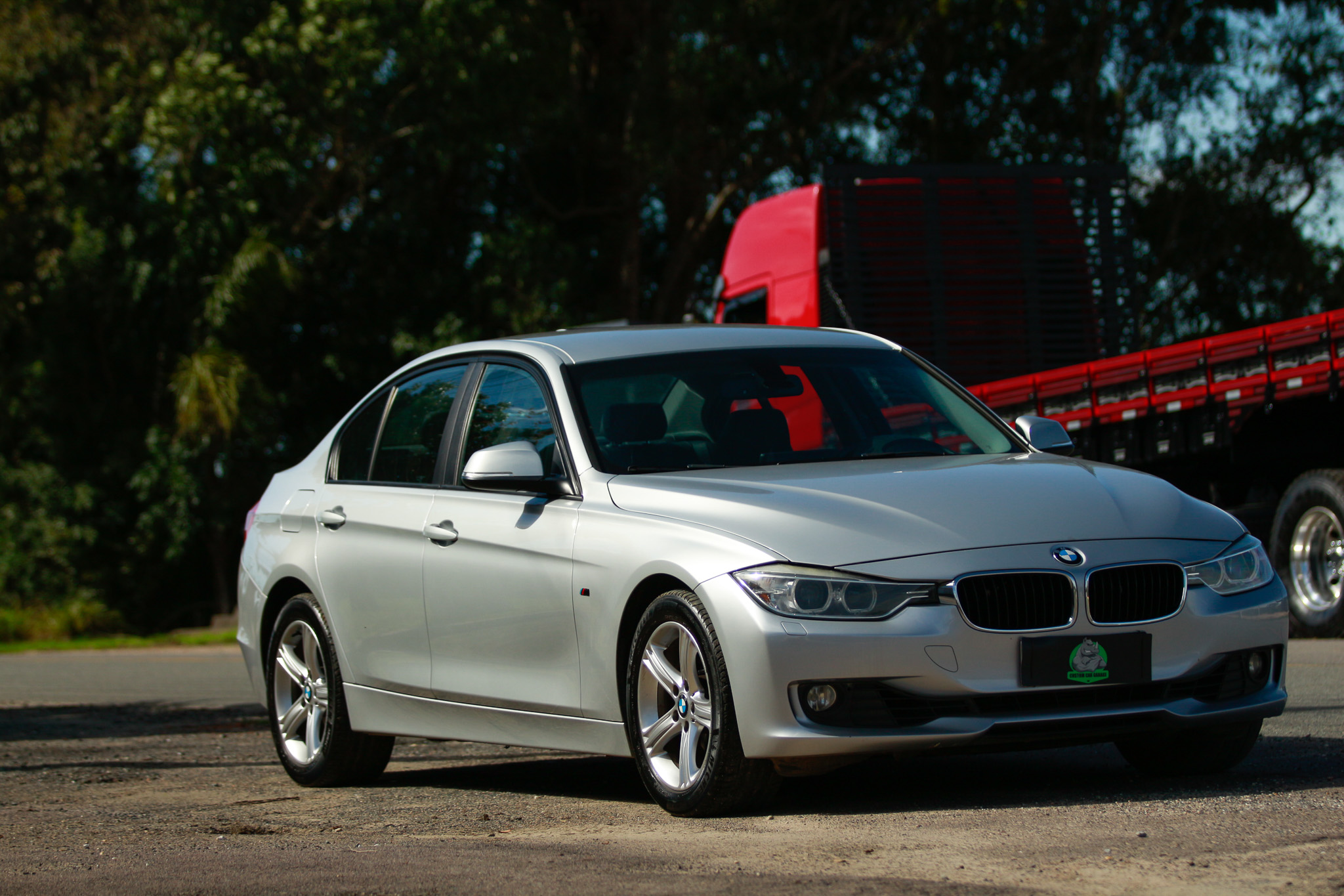 BMW 320i prata, segundo prêmio desta página