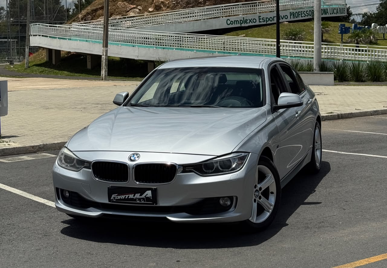 BMW 320i prata - segundo premio
